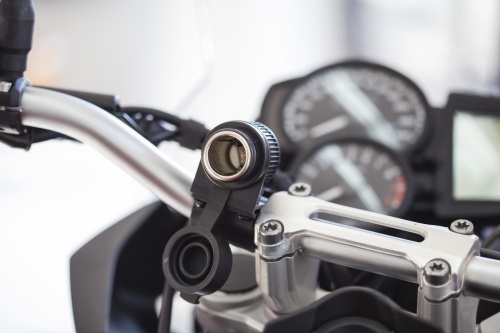INTERPHONE Розетка-прикуриватель с кабелем 1,5 м на трубчатый руль ACCMOTOSOCKET фото в интернет-магазине FrontFlip.Ru