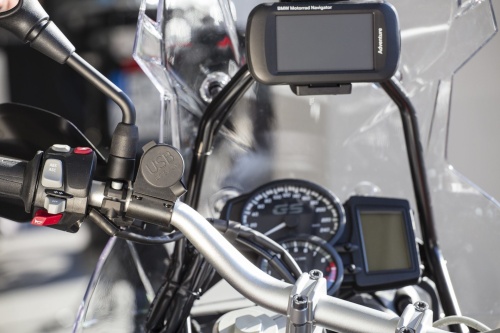 INTERPHONE USB-розетка с 2-мя выходами USB на трубчатый руль 2000А ACCMOTO2USB фото в интернет-магазине FrontFlip.Ru
