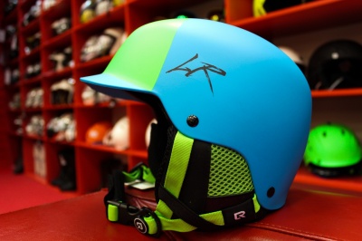 Сноубордический шлем Los Raketos Spark Neon Green/Blue фото в интернет-магазине FrontFlip.Ru