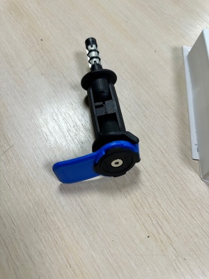 Держатель для телефона в ТРАВЕРСУ Moto Holder синий фото в интернет-магазине FrontFlip.Ru