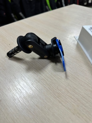 Держатель для телефона в ТРАВЕРСУ Moto Holder синий фото в интернет-магазине FrontFlip.Ru