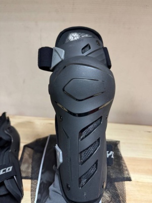 [SCOYCO] Налокотники K17H17, цвет Черный, нет одной клипсы фото в интернет-магазине FrontFlip.Ru