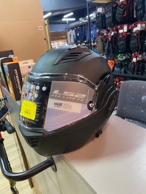 брак_заедает_механизм_челюсти_LS2 Мотошлем FF900 VALIANT II NOIR черный матовый (2XL) фото в интернет-магазине FrontFlip.Ru