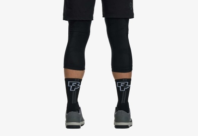 Наколенники Race Face Covert Knee Stealth фото в интернет-магазине FrontFlip.Ru