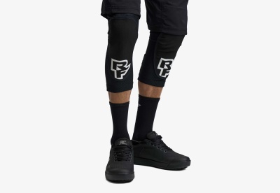 Наколенники Race Face Covert Knee Stealth фото в интернет-магазине FrontFlip.Ru