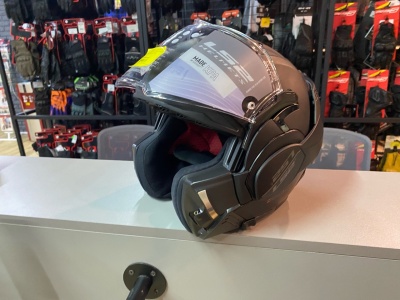 брак_заедает_механизм_челюсти_LS2 Мотошлем FF900 VALIANT II NOIR черный матовый (2XL) фото в интернет-магазине FrontFlip.Ru