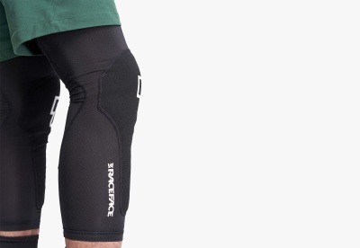 Наколенники Race Face Charge Knee Stealth фото в интернет-магазине FrontFlip.Ru